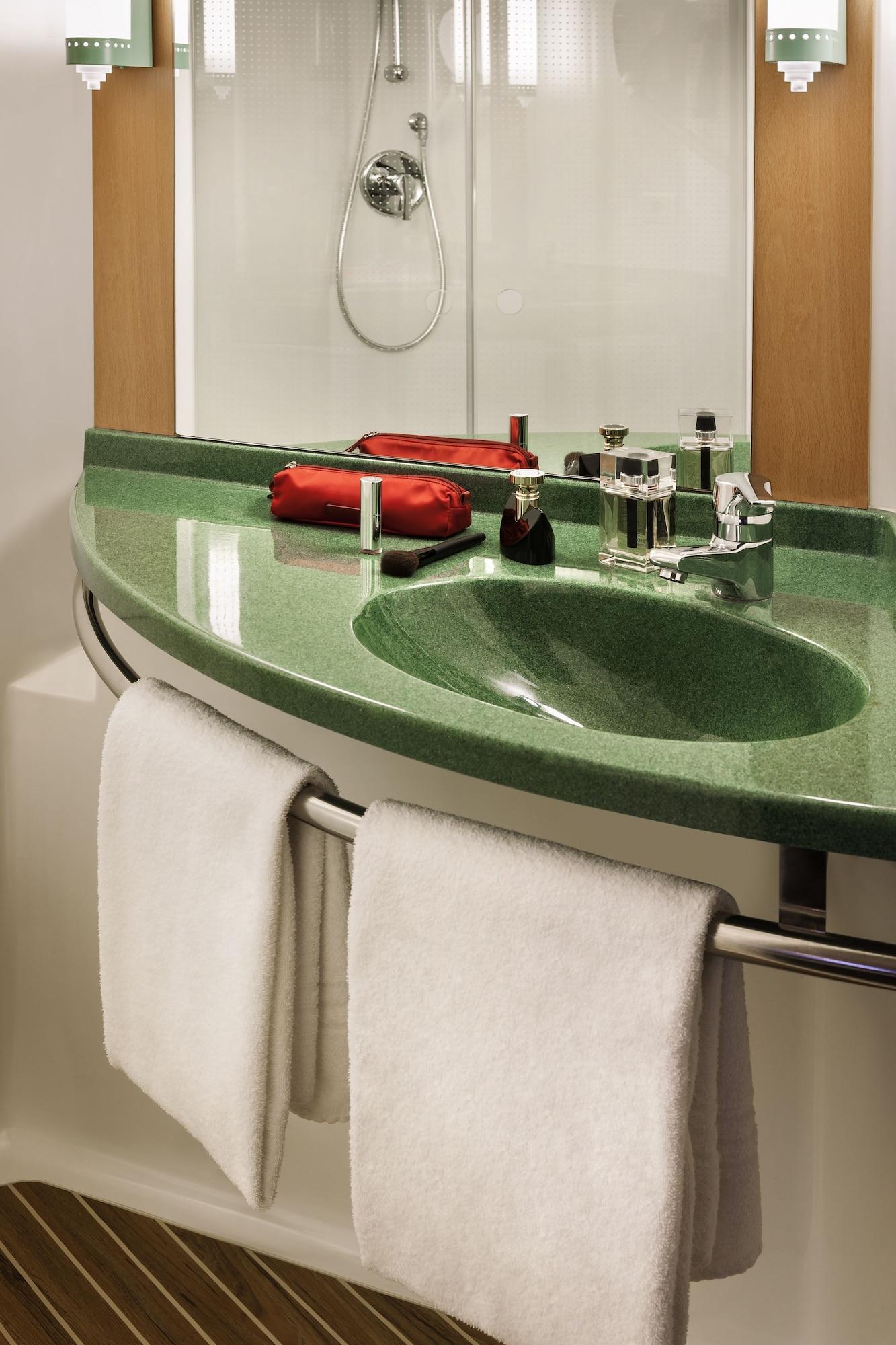 ibis Paris Porte D'Orleans Montrouge Buitenkant foto