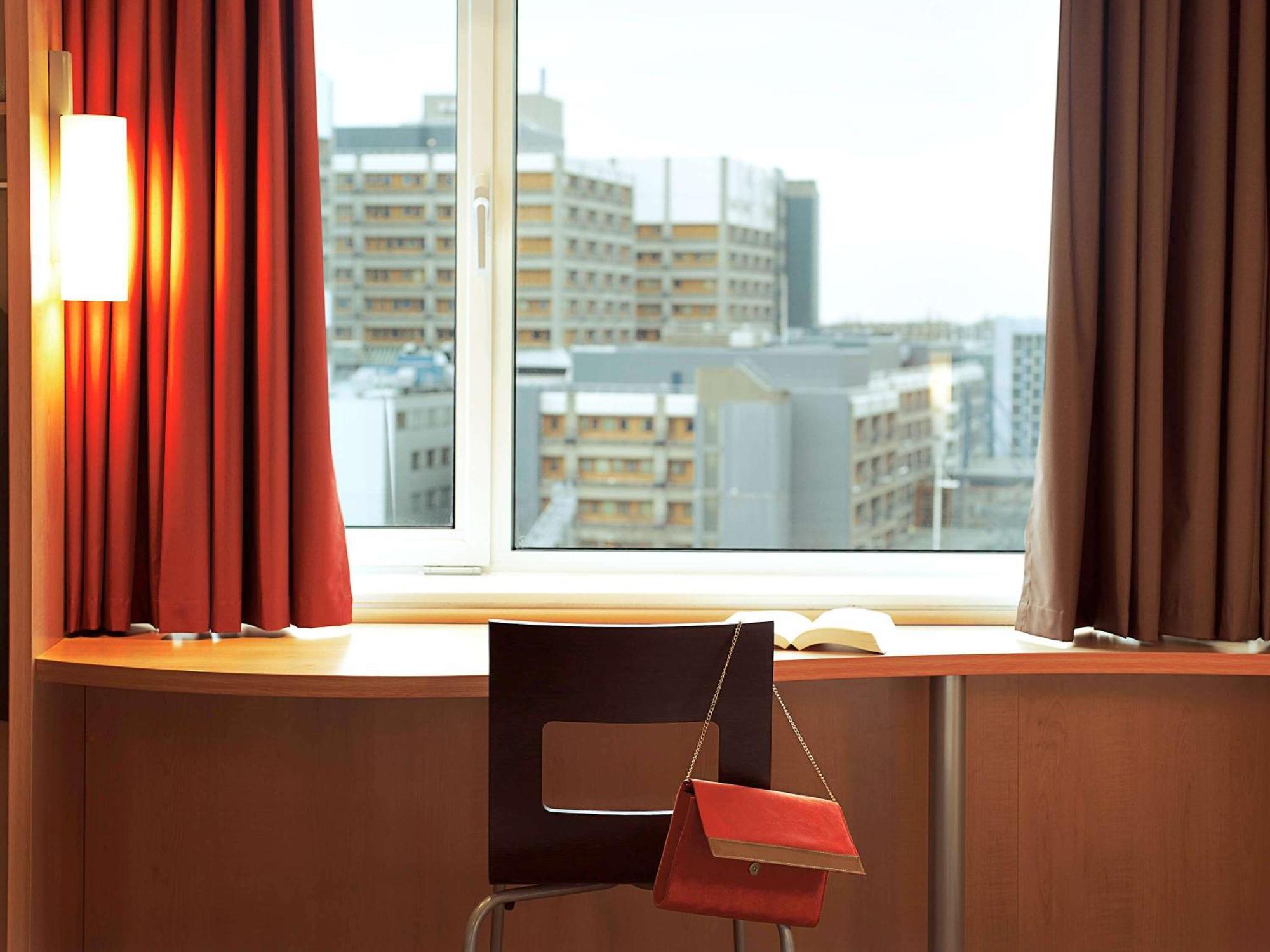 ibis Paris Porte D'Orleans Montrouge Buitenkant foto
