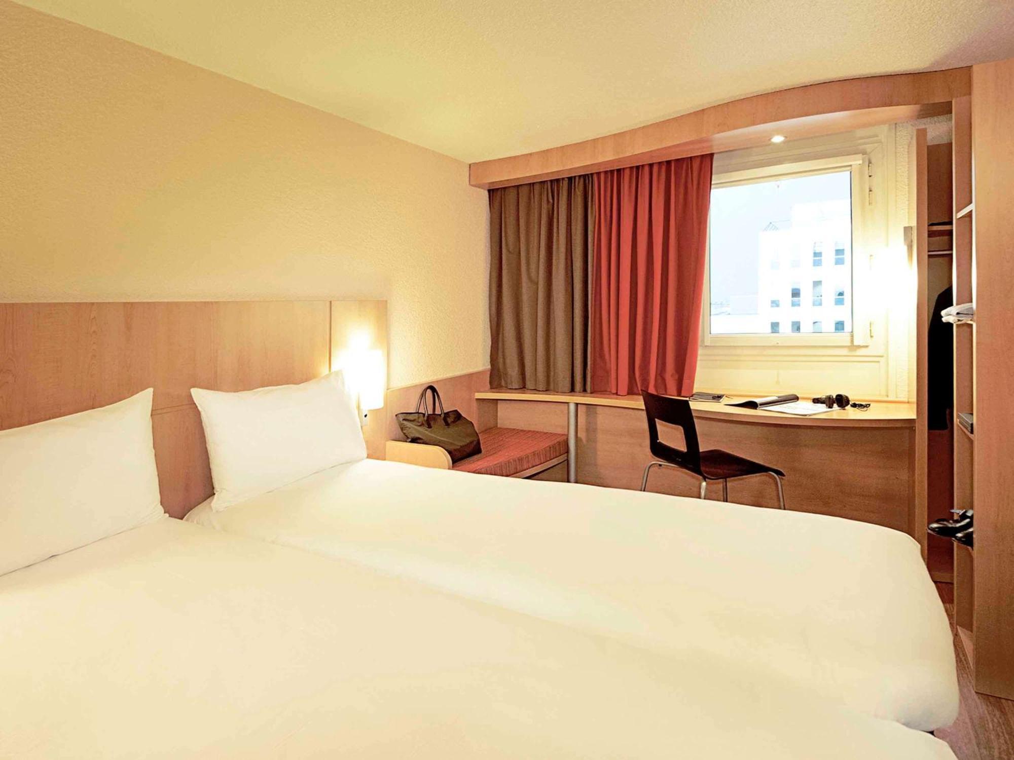 ibis Paris Porte D'Orleans Montrouge Buitenkant foto