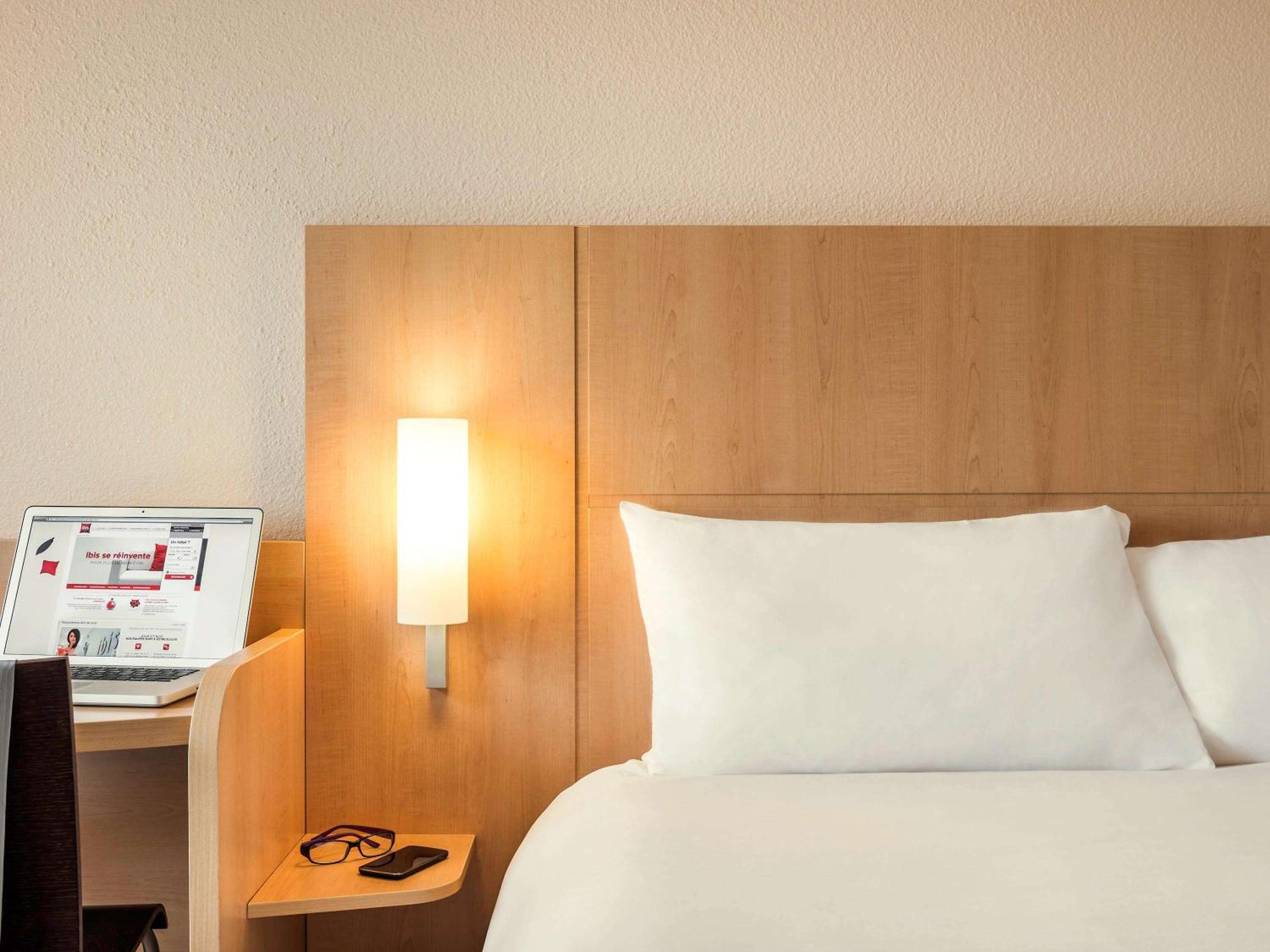 ibis Paris Porte D'Orleans Montrouge Buitenkant foto