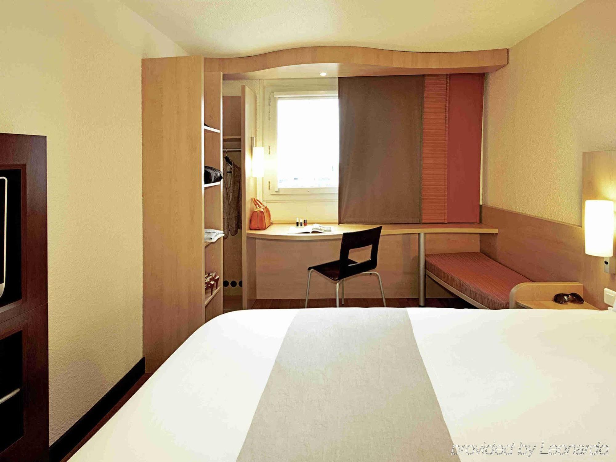 ibis Paris Porte D'Orleans Montrouge Buitenkant foto