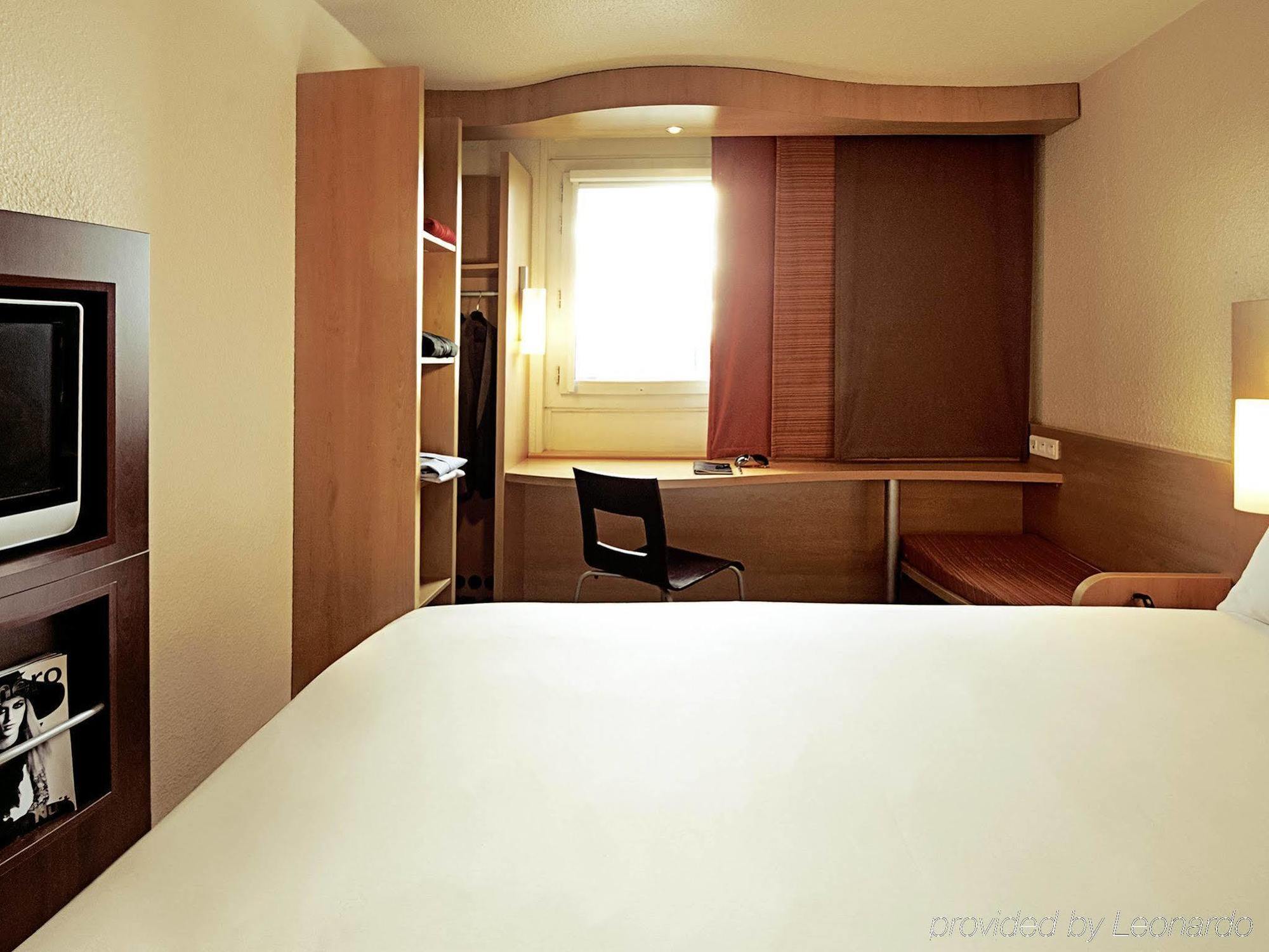 ibis Paris Porte D'Orleans Montrouge Buitenkant foto